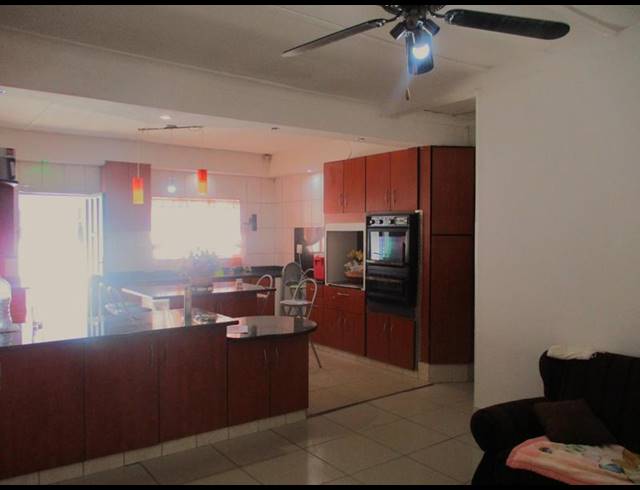 4 BEDROOM HOUSE FOR SALE IN HOSPITAALPARK